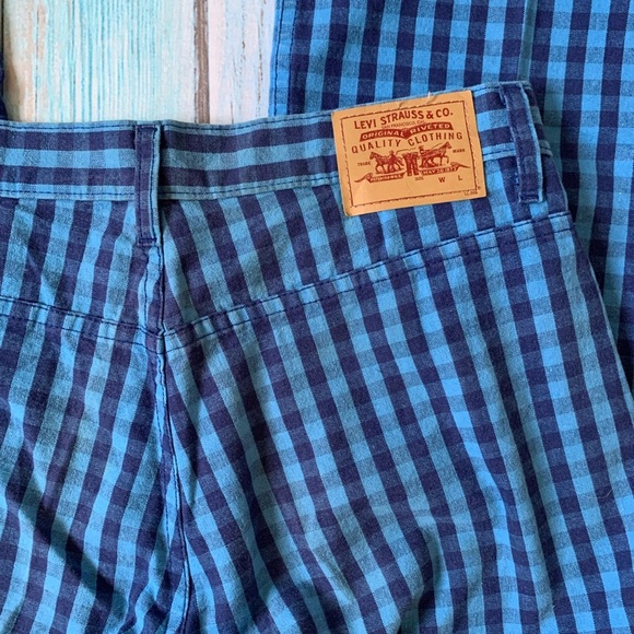 Blue Checkered Levi’s cropped pants - Picture 8 of 8